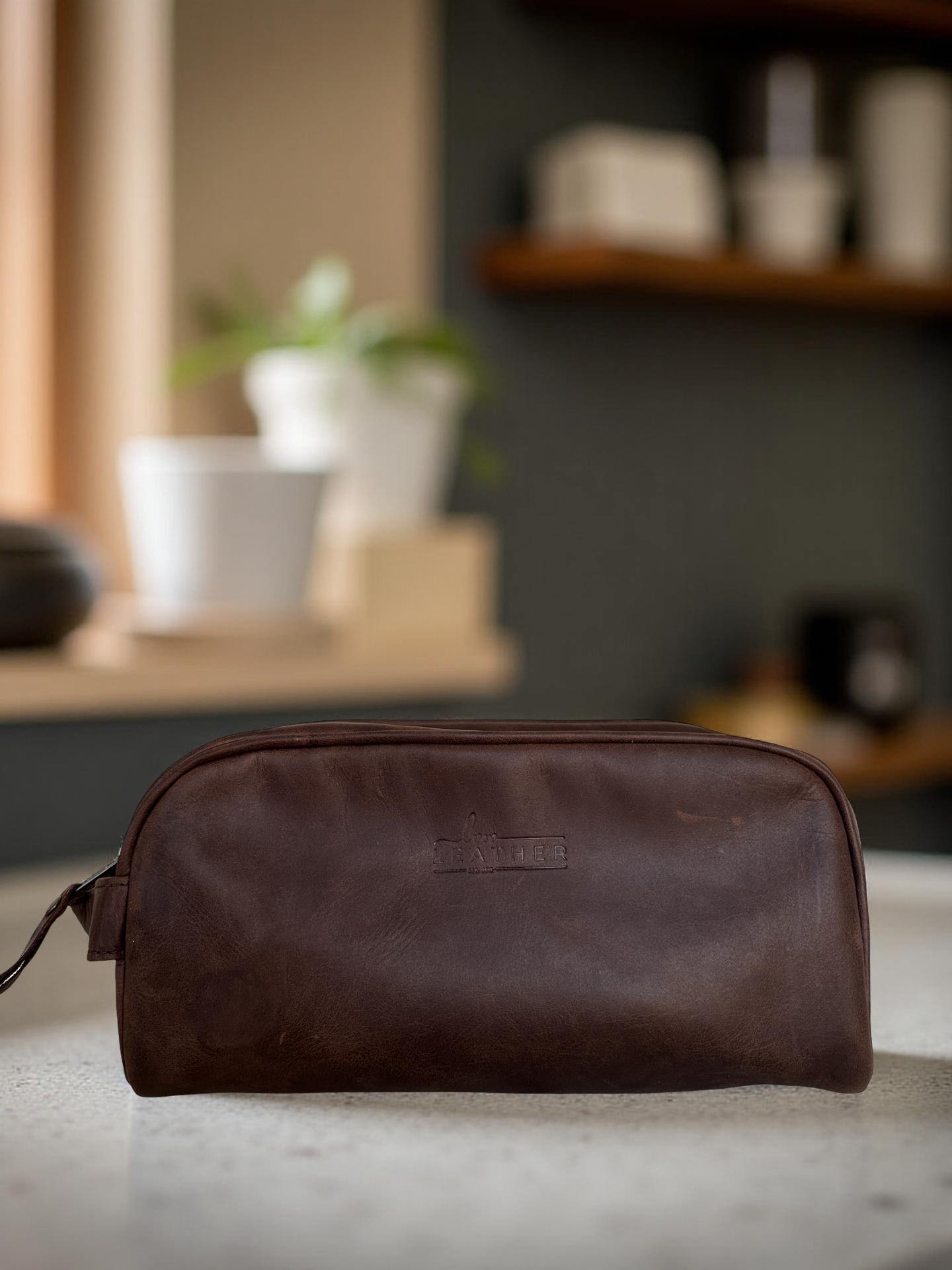 MEN'S TOILETRY BAG