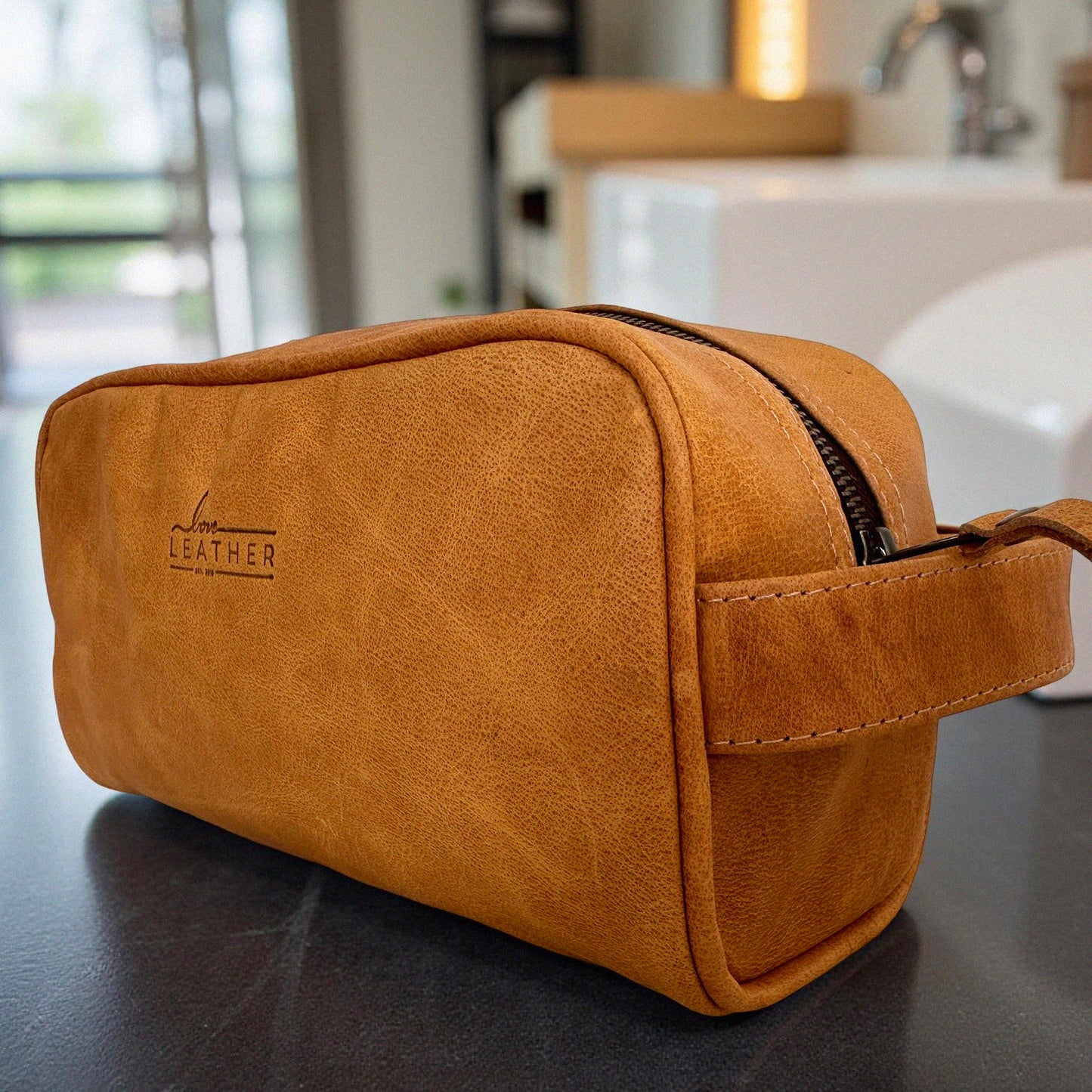MEN'S TOILETRY BAG